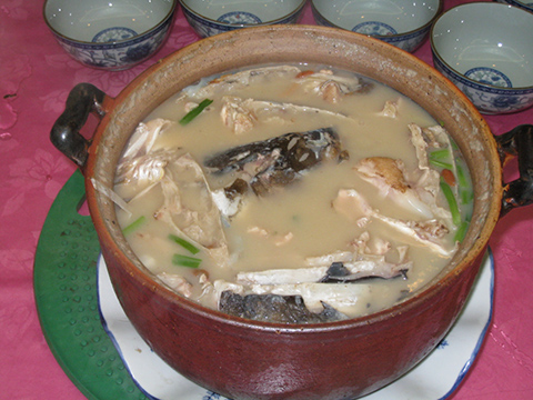 16 黃媽媽私房菜的主菜天麻魚頭湯